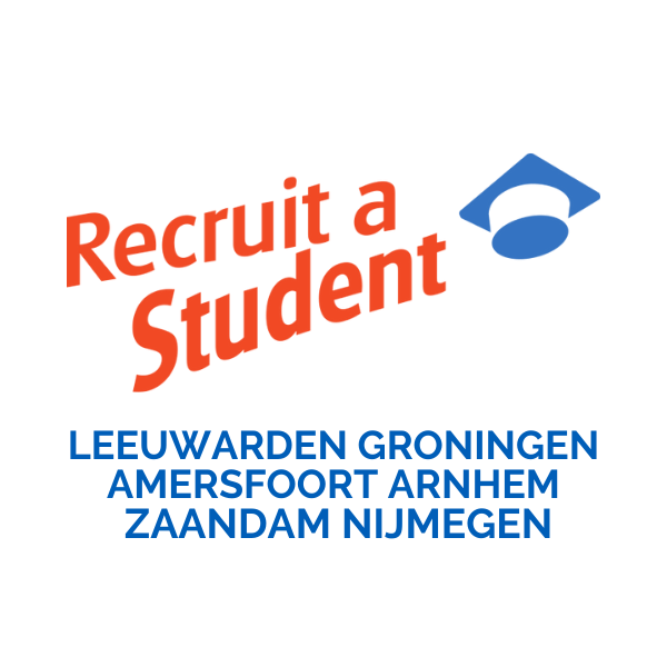 Recruit a Student logo oranje letters met blauwe diploma cap