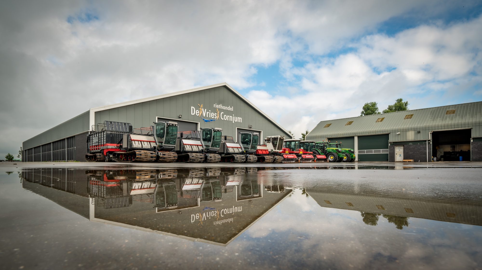 De Vries Cornjum foto omslagfoto machinepark water